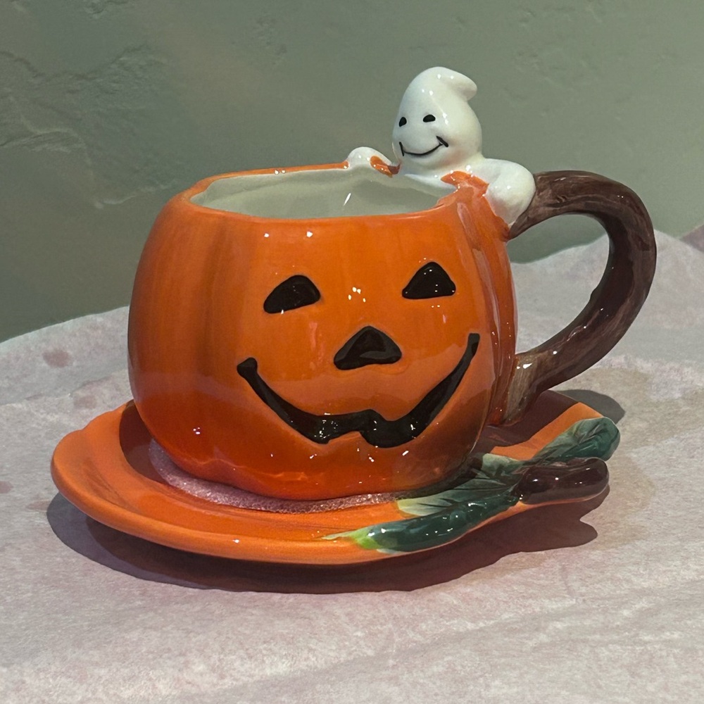 HAPPY HALLOWEEN By Corner Ruby 3 Piece Ceramic Pumpkin Mug, Saucer & Spoon Set. - Picture 4 of 12
